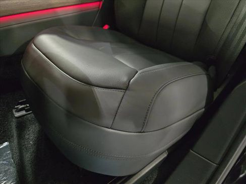 New 2026 Land Rover Range Rover SE image 30