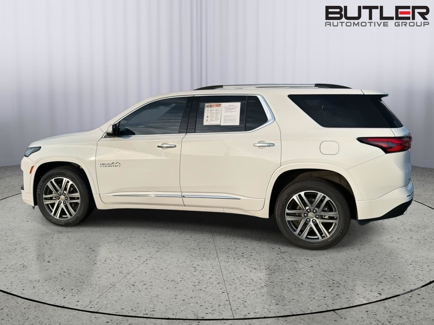 Used 2022 Chevrolet Traverse High Country FWD image 3
