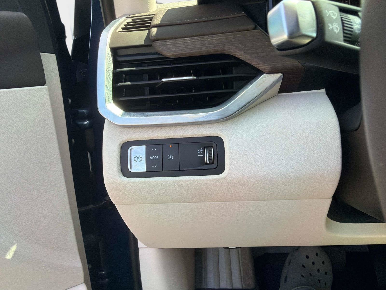 Used 2024 GMC Acadia Denali w/ Super Cruise Package FWD image 30