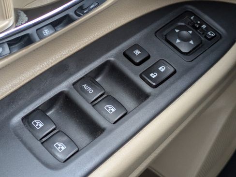 Used 2016 Mitsubishi Outlander SE image 23