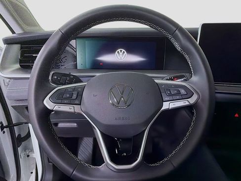 New 2026 Volkswagen Tiguan SE image 12