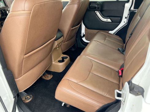 Used 2017 Jeep Wrangler Unlimited Sahara w/ Connectivity Group image 18