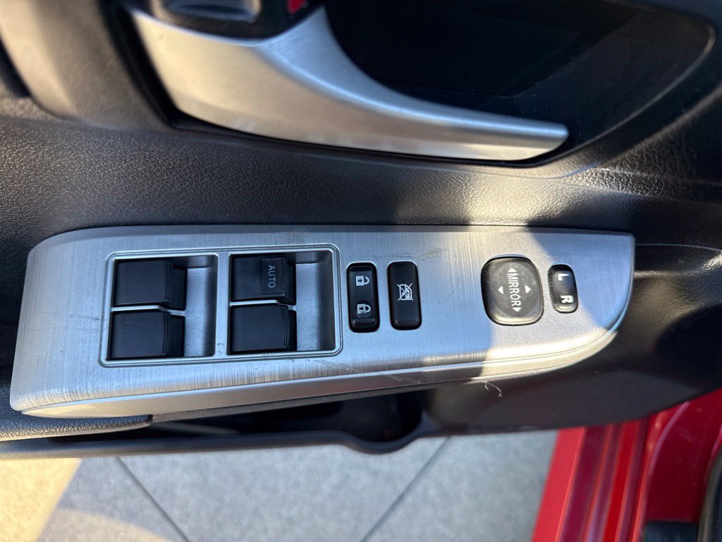 Used 2014 Toyota Camry SE FWD image 12