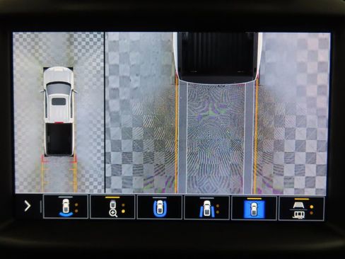 Used 2022 Chevrolet Silverado 1500 High Country w/ Technology Package image 21