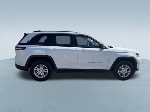 Used 2023 Jeep Grand Cherokee Laredo image 10