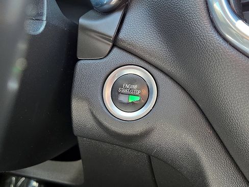 Used 2019 Chevrolet Equinox LT FWD image 32