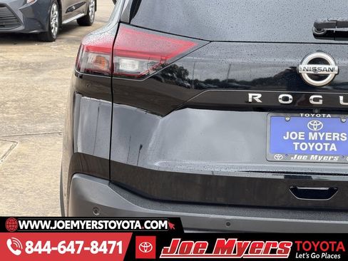 Used 2021 Nissan Rogue S image 10