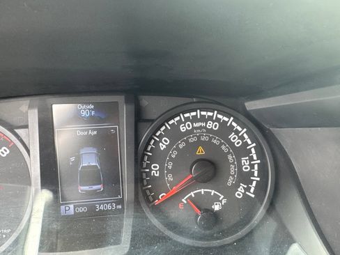 Used 2022 Toyota Tacoma SR w/ SR Convenience Package RWD image 12