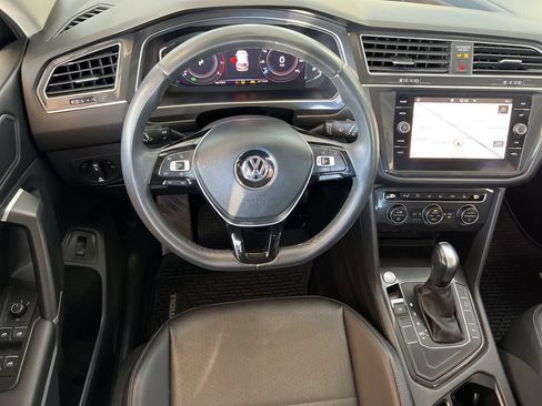 Certified 2020 Volkswagen Tiguan SEL w/ Tiguan Three-Row MDO Package FWD image 15