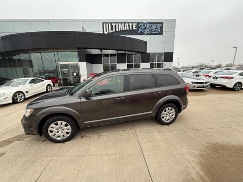 Used 2017 Dodge Journey SE w/ Flexible Seating Group image 1