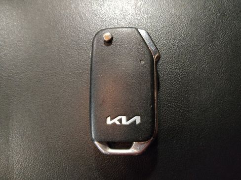 Used 2023 Kia Sorento LX FWD image 32