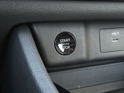 Used 2025 Nissan Rogue SV AWD/4WD image 25