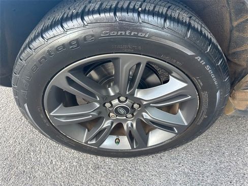 Used 2018 Land Rover Range Rover Evoque Landmark Edition image 11