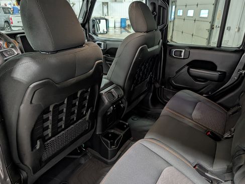 Used 2022 Jeep Gladiator Mojave w/ Cold Weather Group image 19