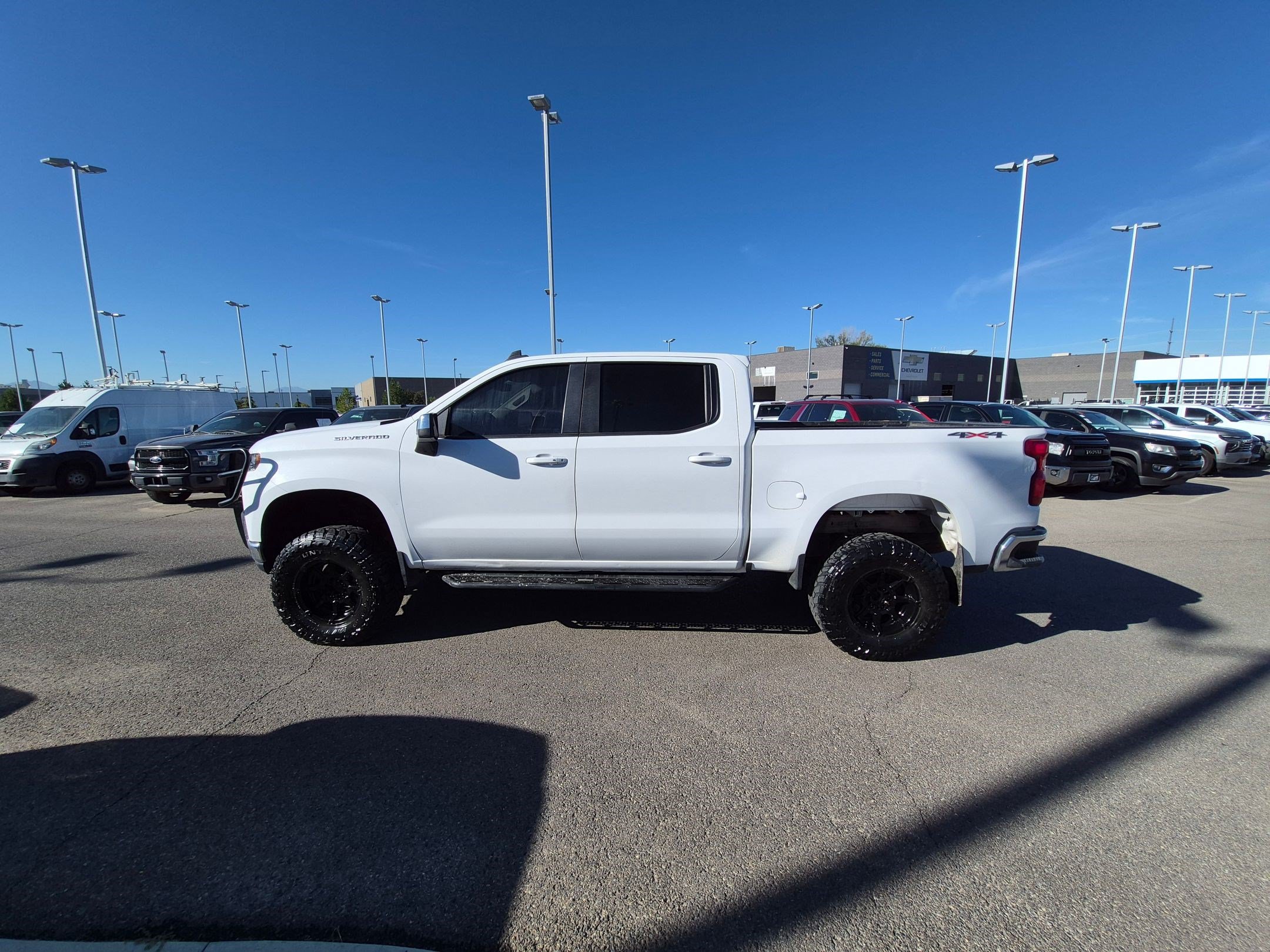 Used 2022 Chevrolet Silverado 1500 LT AWD/4WD image 7