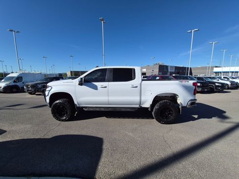 Used 2022 Chevrolet Silverado 1500 LT AWD/4WD image 7