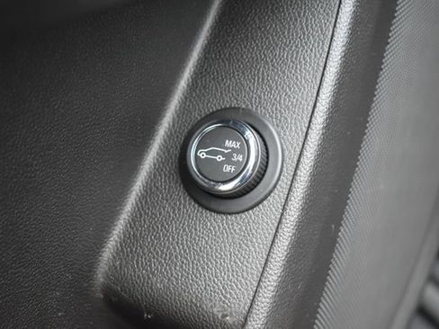 Used 2018 Chevrolet Traverse LT image 20