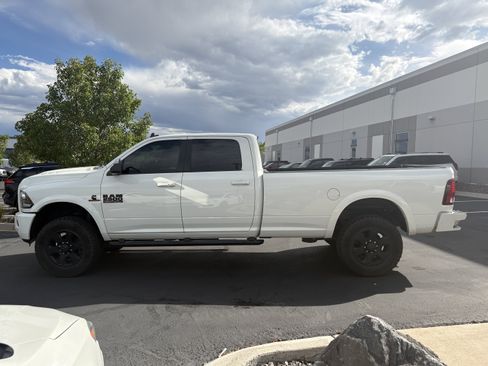 Used 2018 RAM 2500 Laramie w/ Sport Appearance Group AWD/4WD image 4