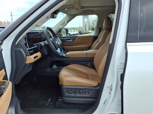 Used 2025 INFINITI QX80 Sensory AWD/4WD image 4