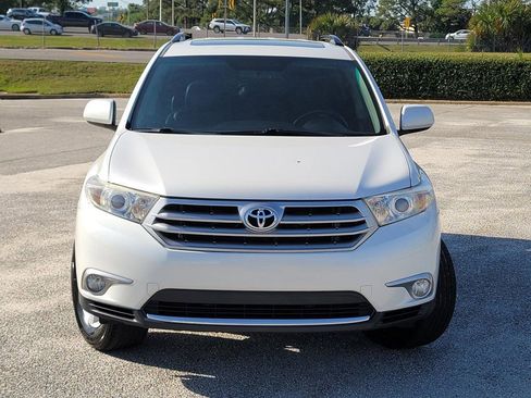 Used 2011 Toyota Highlander SE image 2