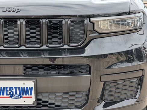 Used 2023 Jeep Grand Cherokee L Laredo AWD/4WD image 9