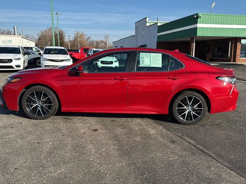 Used 2023 Toyota Camry SE image 7