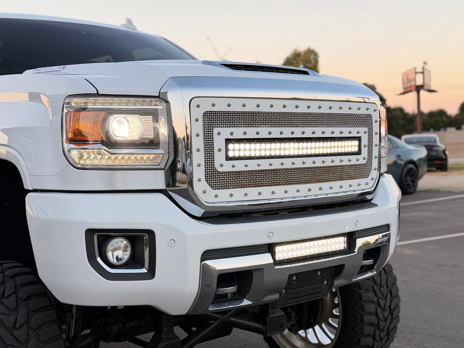 Used 2017 GMC Sierra 2500 Denali w/ Duramax Plus Package AWD/4WD image 6