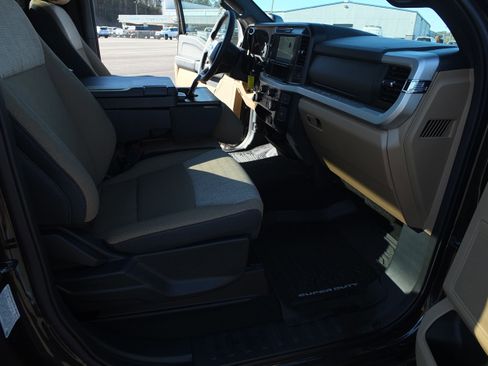 Used 2025 Ford F350 XLT image 13