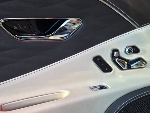 Used 2020 Bentley Flying Spur W12 image 35