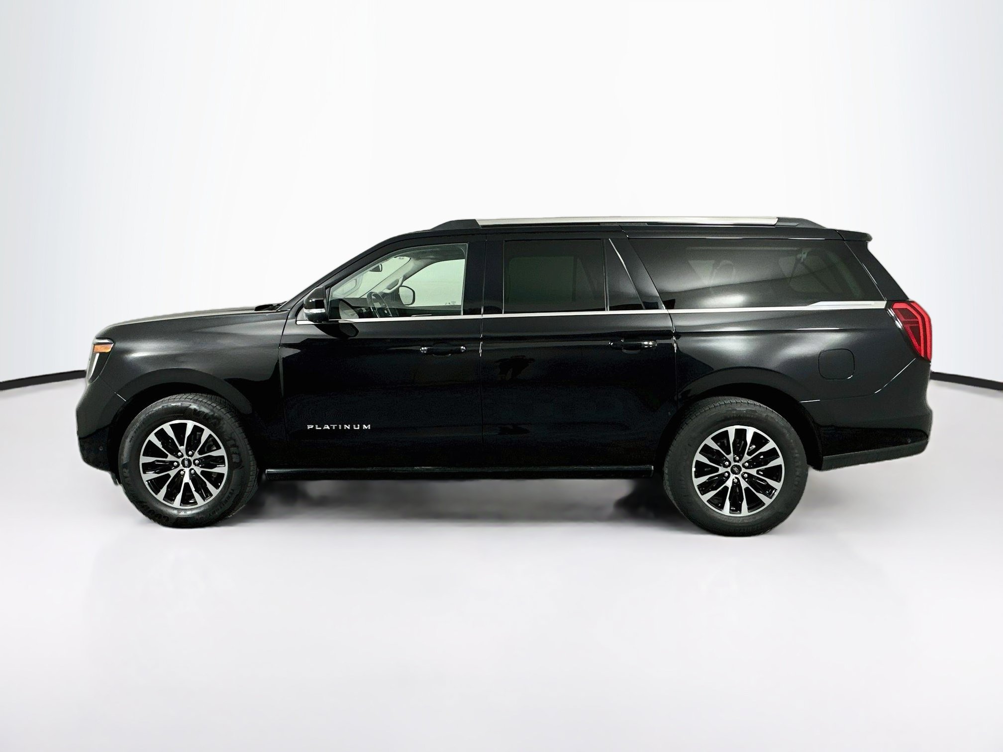 Used 2025 Ford Expedition Max Platinum AWD/4WD image 4