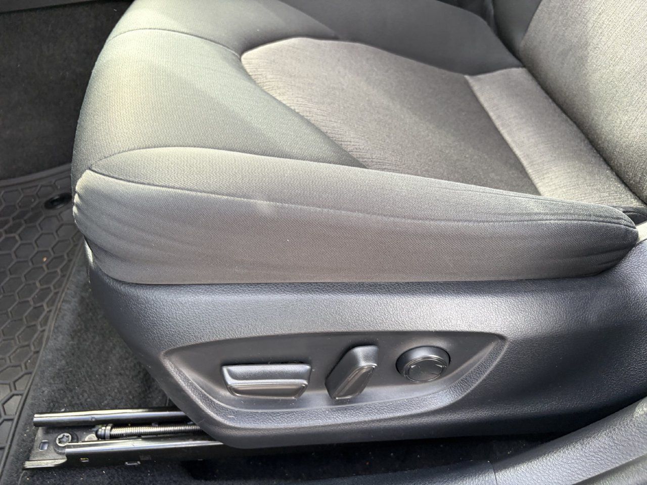 Used 2022 Toyota Camry LE FWD image 8
