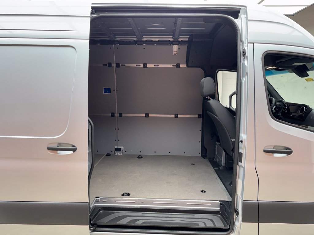 Used 2025 Mercedes-Benz Sprinter 3500 image 30