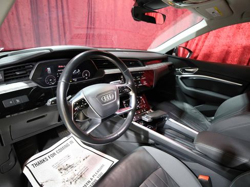 Used 2021 Audi e-tron Premium w/ Convenience Plus Package image 11