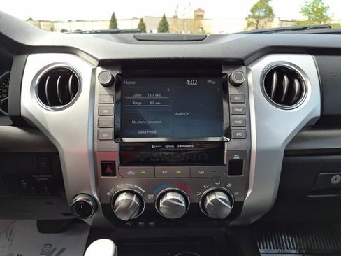 Used 2020 Toyota Tundra SR5 w/ SR5 Convenience Package AWD/4WD image 21