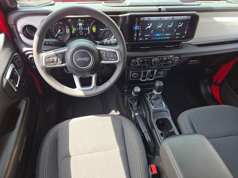 Used 2025 Jeep Wrangler Unlimited Sahara AWD/4WD image 8