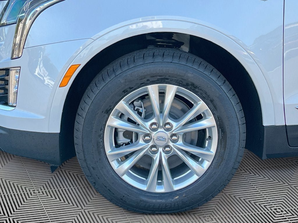 New 2026 Cadillac XT5 Luxury w/ LPO, Floor Liner Package AWD/4WD image 10