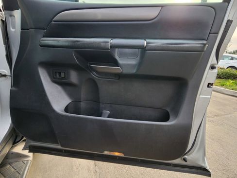 Used 2011 Nissan Armada SV RWD image 22