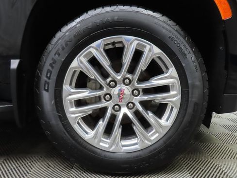 Used 2024 GMC Yukon SLT w/ SLT Luxury Package AWD/4WD image 10