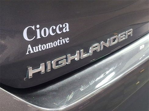 Used 2023 Toyota Highlander L image 30