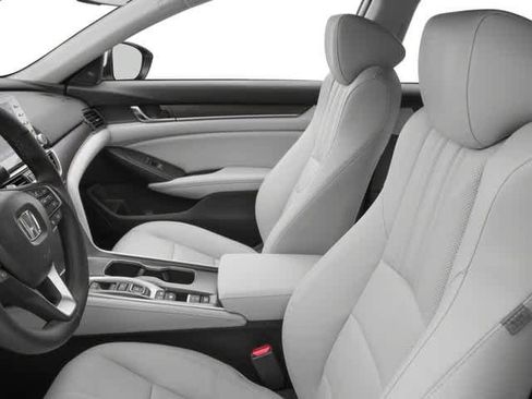 Used 2018 Honda Accord Touring image 9