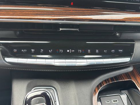 Used 2021 Cadillac Escalade ESV Premium Luxury image 45