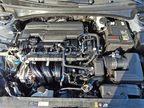 Certified 2025 Hyundai Elantra Sport image 28