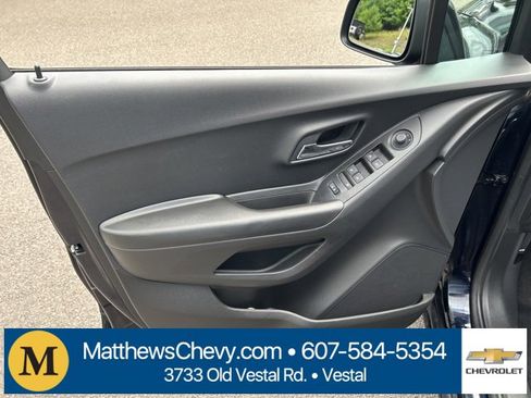 Certified 2022 Chevrolet Trax LT w/ LT Convenience Package image 16