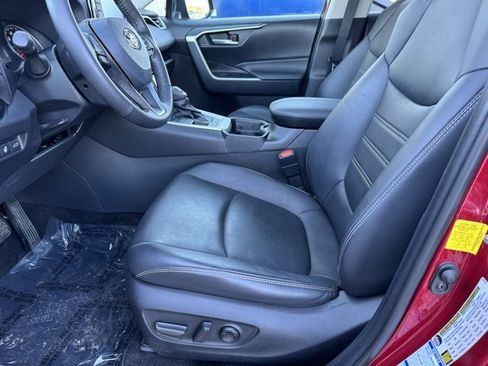 Certified 2021 Toyota RAV4 XLE Premium image 6