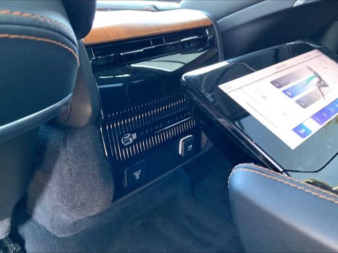 Used 2024 Jeep Grand Wagoneer L Series III image 33