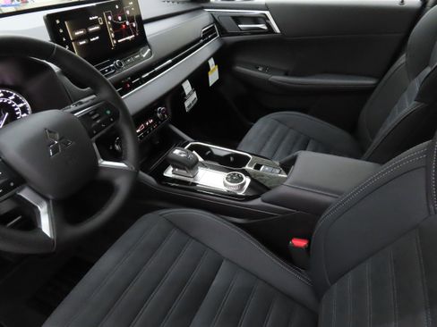 New 2026 Mitsubishi Outlander SE FWD image 20