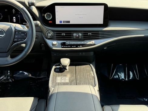 Used 2024 Lexus LS 500 RWD image 30