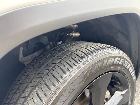 Certified 2025 Jeep Grand Cherokee Altitude AWD/4WD image 14