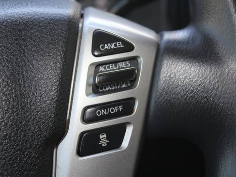 Used 2022 Nissan Titan SV AWD/4WD image 23