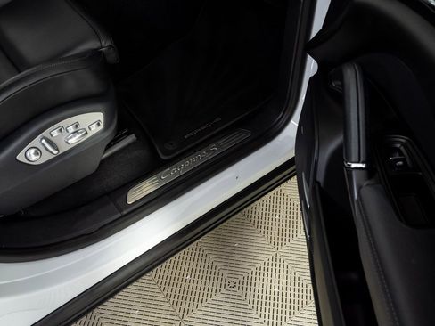 Used 2015 Porsche Cayenne S image 26